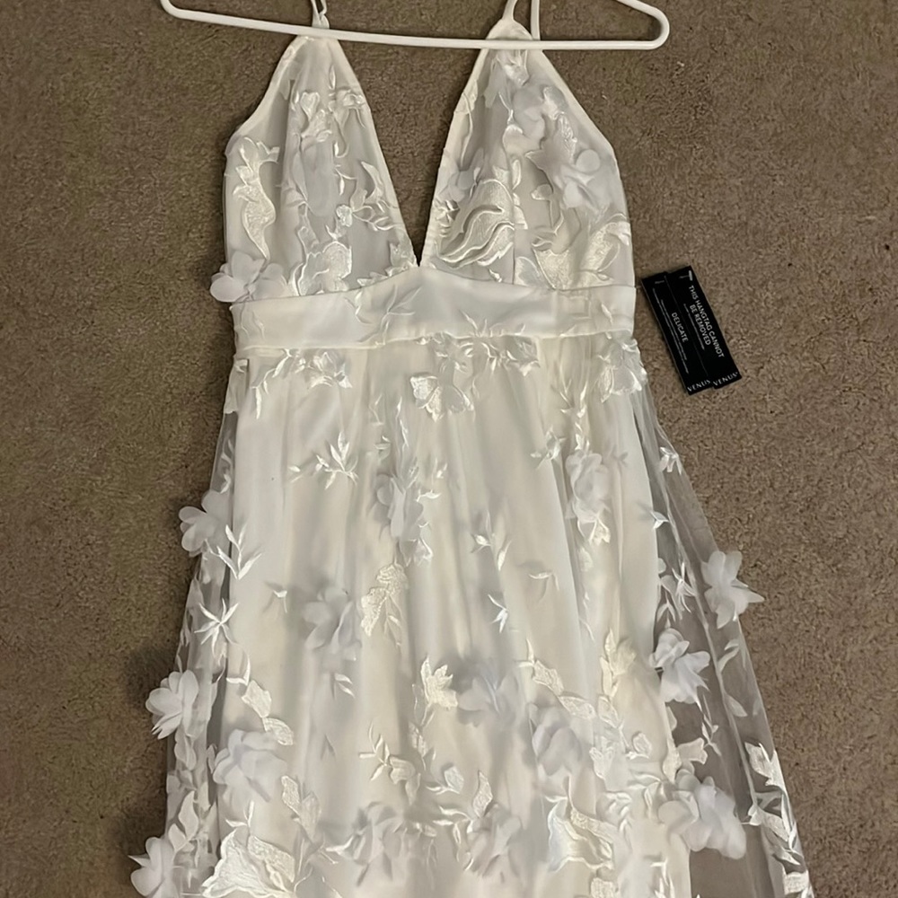 VENUS WHITE FLOWER DRESS size 4